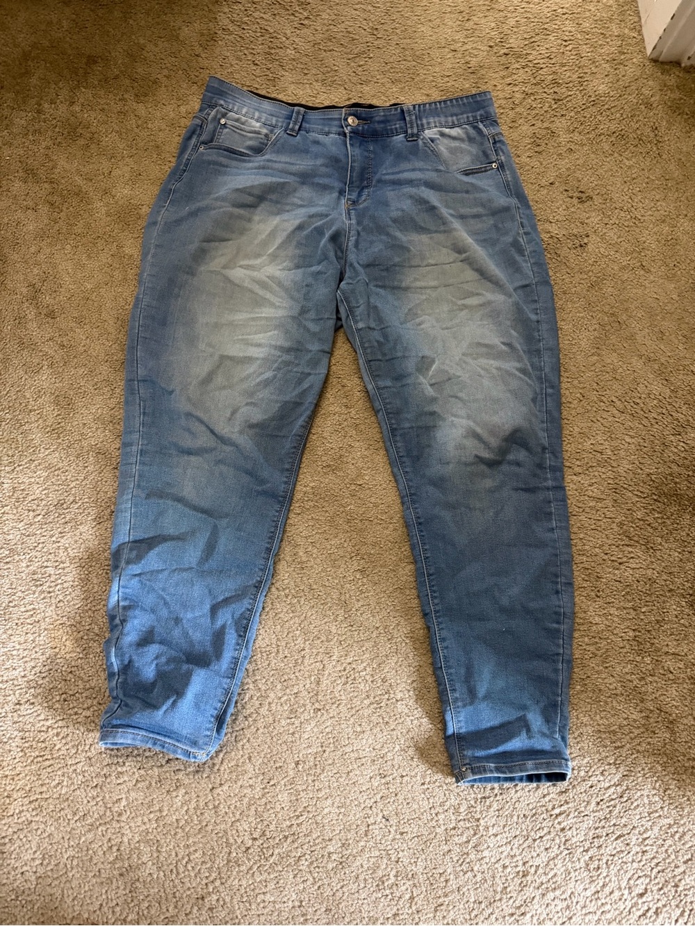 CURVE appeal Classic Midwash Jeans with an elastic waistband